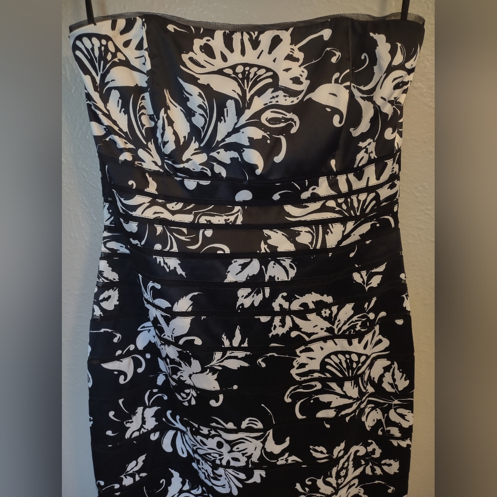 WHBM White House Black Market Black White Satin Floral Strapless Cocktail Dress - Picture 4 of 12